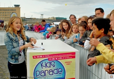 Rita Gueli - Autogrammstunde bei der Kids Parade 2013 Berlin_12